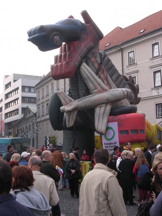 fosilni dinozaver1